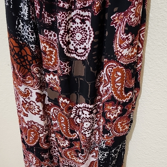 Elegant Paisley Maxi Dress - Picture 5 of 12